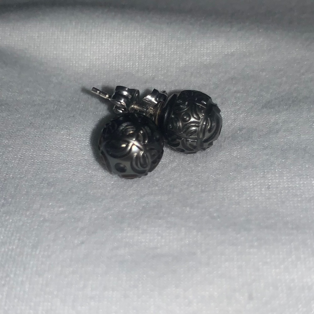 Custom Tahitian black pearl